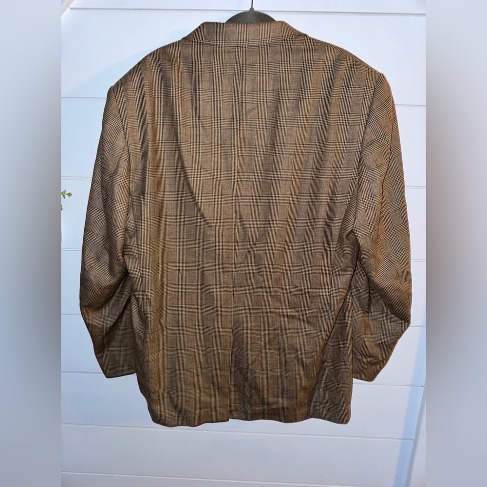 T. Harris London Plaid Sportscoat
Size 2X - Picture 2 of 7
